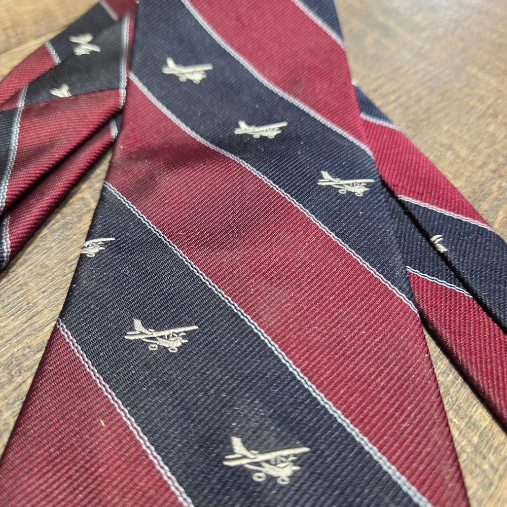 Silk Tie Planes Flying